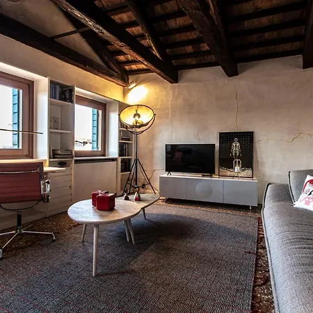 Attico Dei Miracoli R&r Apartamento